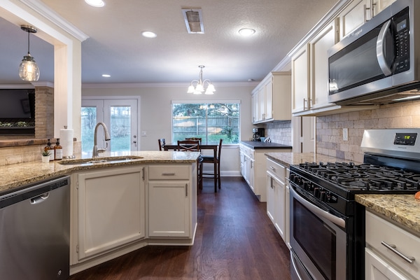 Microwave, dishwasher, coffee/tea maker, high chair