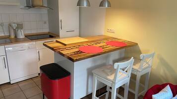 Kühlschrank, Ofen, Herdplatte, Geschirrspüler