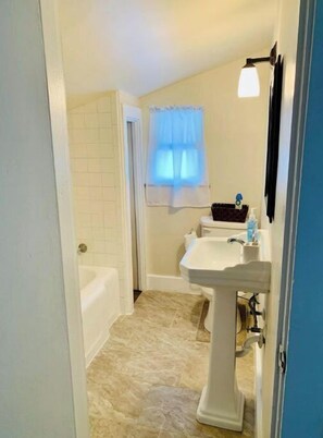 Combined shower/bathtub, hair dryer, towels, soap