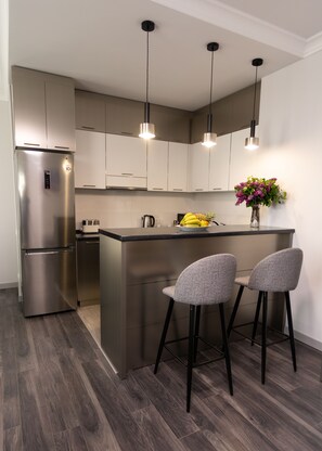 Suite | Private kitchen | High chair - Downtown Suites Yerevan (Yerevan)