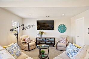 House, 4 Bedrooms | Living area | Smart TV - House It Going by RedAwning (Washington)