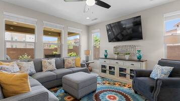 House, 4 Bedrooms | Living area | Smart TV