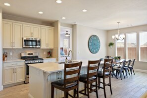 独立别墅, 4 间卧室 | 私人厨房 | 冰箱、烤箱、茶具/咖啡用具、烤面包机