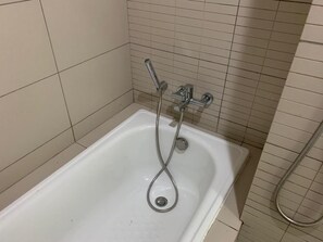 Combined shower/tub, bidet - Pudu Couple Condo (Kuala Lumpur)