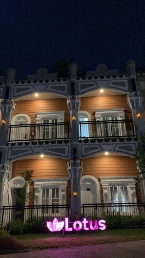 Exterior detail - Chevilly Resort And Camp (Ciawi)