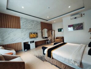 Room - Chevilly Resort And Camp (Ciawi)