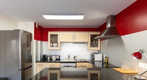 Réfrigérateur, micro-ondes, four, lave-vaisselle