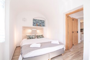 3 bedrooms, travel cot, free WiFi, bed sheets