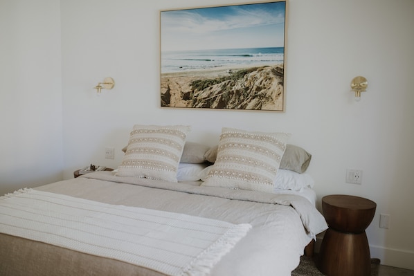 2 bedrooms, travel crib, free WiFi, bed sheets