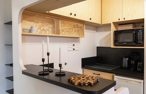 Fridge, microwave, dishwasher, coffee/tea maker