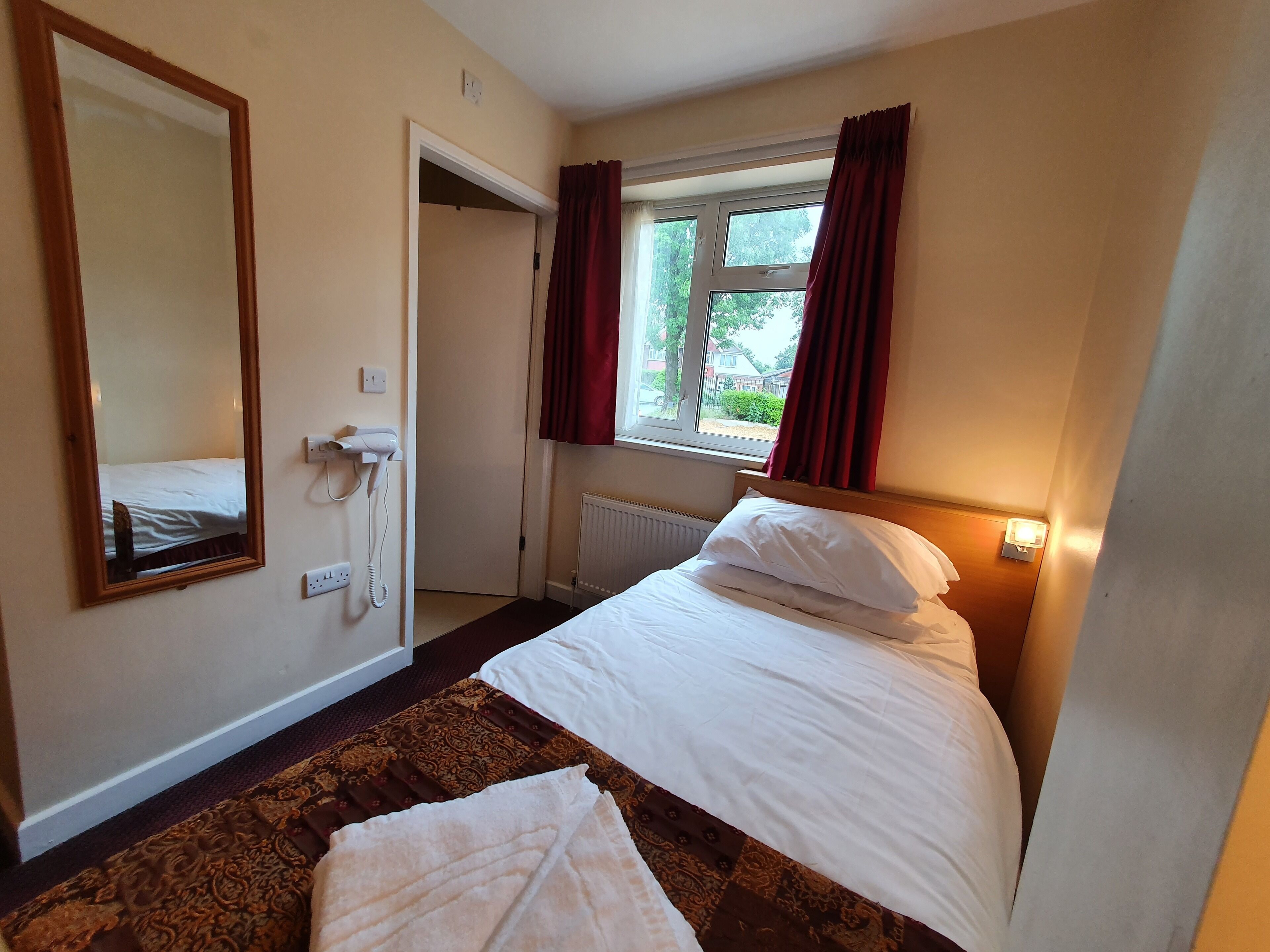 1 bedroom, desk, iron/ironing board, free wifi