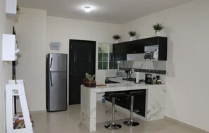 Fridge, microwave, oven, stovetop - 3BR Condo| BBQ| 2 Pools| Gym| 10Min Drive to Beach (Playa del Carmen)