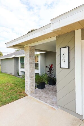 Exterior detail - Large Heated Pool Home - Palm Coast (Palm Coast)