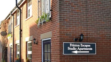 Småhus – comfort, privat bad, bakgårdsutsikt | Eksteriør