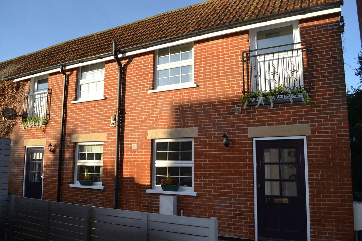 Cottage tiện nghi đơn giản, phòng tắm riêng, quang cảnh sân vườn | Ngoại thất