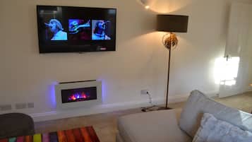 Comfort Cottage, Private Bathroom, Courtyard View | Lounge