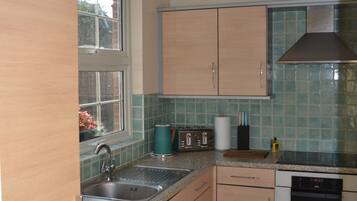 Comfort Cottage, Private Bathroom, Courtyard View | Shared kitchen