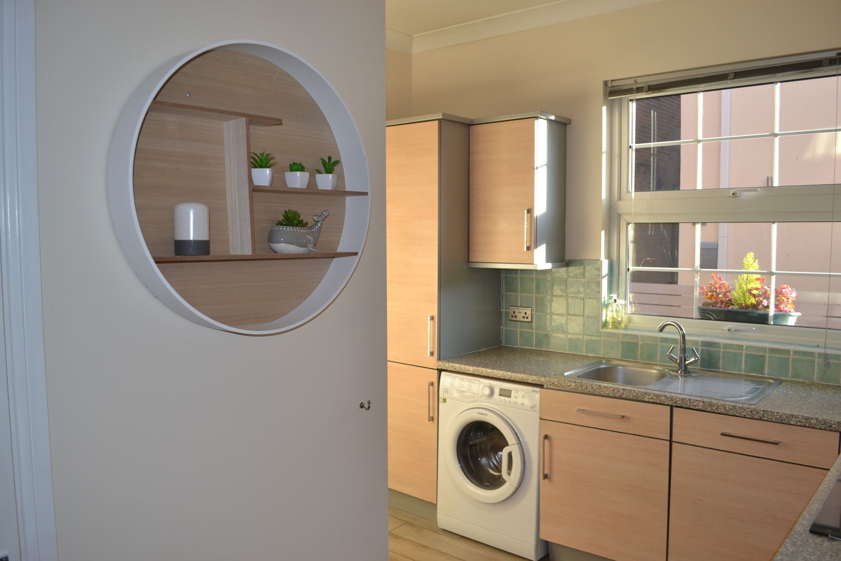 Småhus – comfort, privat bad, bakgårdsutsikt | Delt kjøkken