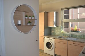 Cottage Confort, salle de bains privée, vue cour intérieure | Cuisine partagée