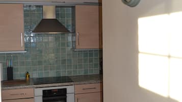 Comfort Cottage, Private Bathroom, Courtyard View | Shared kitchen