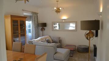 Comfort Cottage, Private Bathroom, Courtyard View | Lounge