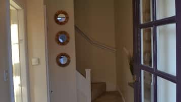 Comfort Cottage, Private Bathroom, Courtyard View | Lobby