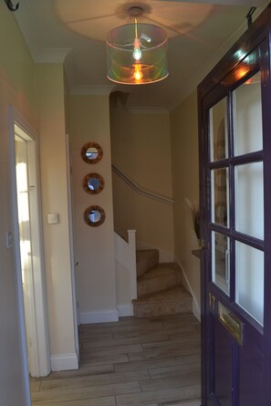 Cottage Confort, salle de bains privée, vue cour intérieure | Hall