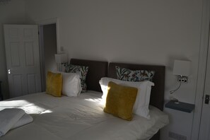 Cottage tiện nghi đơn giản, phòng tắm riêng, quang cảnh sân vườn | 2 phòng ngủ 