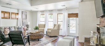 Cozy 3 bdrm w/pool & hot tub!!