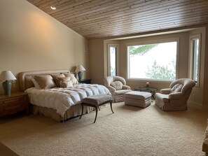 3 bedrooms, iron/ironing board, free WiFi, bed sheets - Stunning Lake Michigan Home with fireplace, steam room and sauna! (Lake Leelanau)