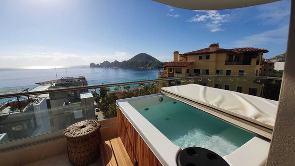 Tina de hidromasaje al aire libre