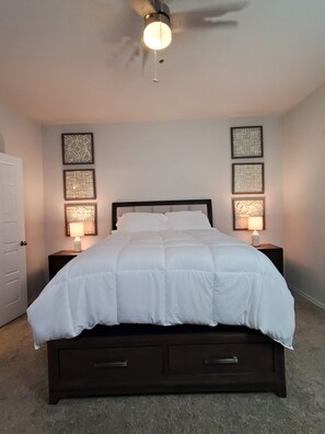 3 habitaciones, escritorio, tabla de planchar con plancha y wifi gratis 