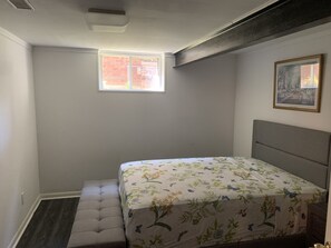 2 bedrooms, WiFi - Niagara Falls at your fingertips  (Niagara Falls)