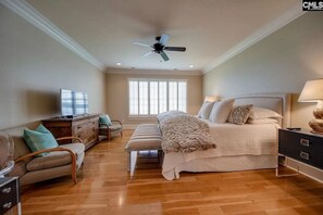 6 bedrooms, iron/ironing board, travel crib, free WiFi