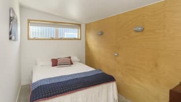 3 bedrooms, free WiFi, bed sheets, wheelchair access