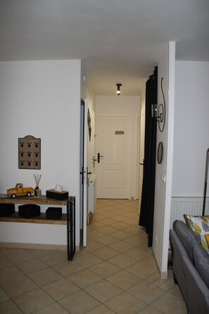 4 chambres, fer et planche à repasser, Wi-Fi, draps fournis