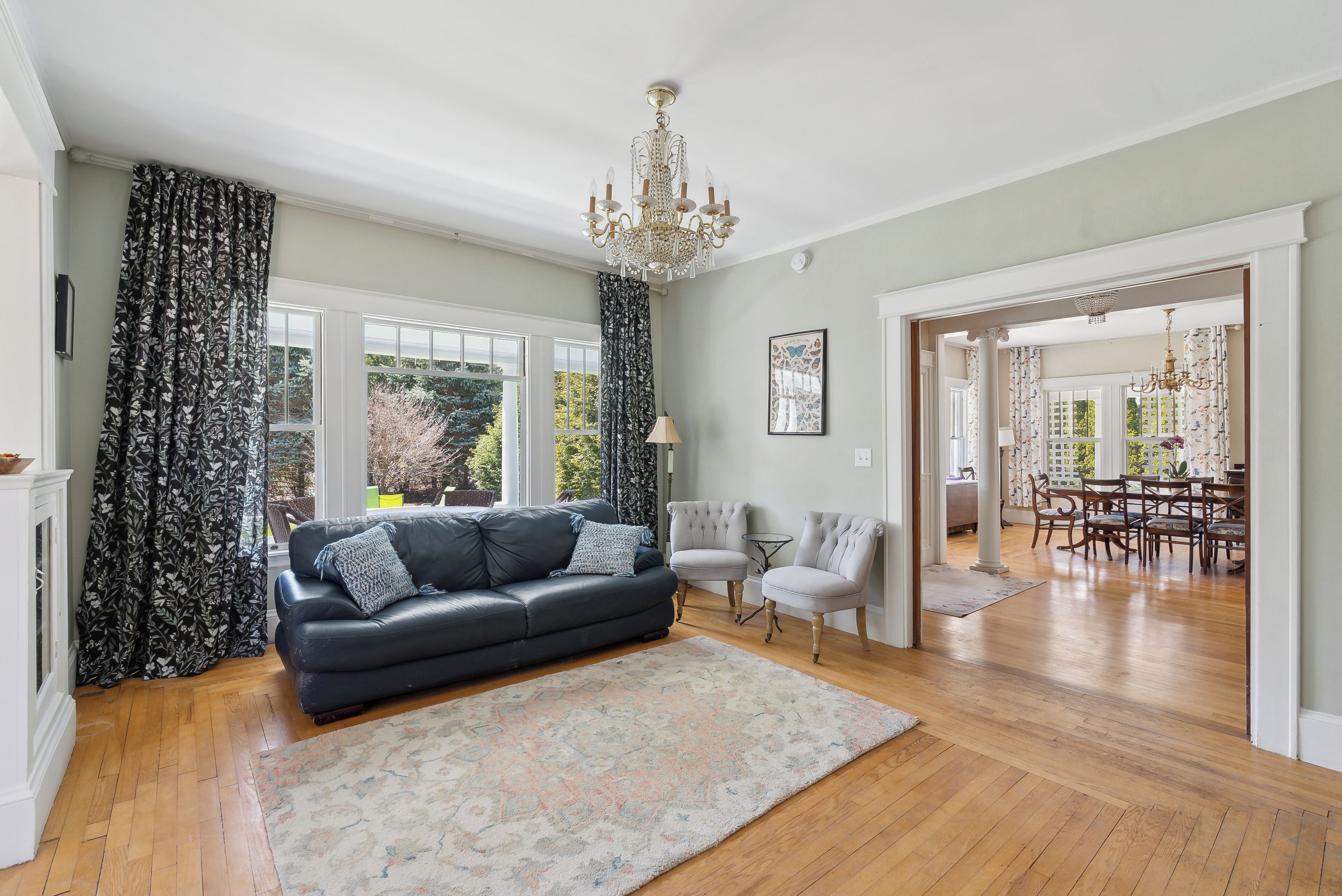 Televisie en een open haard