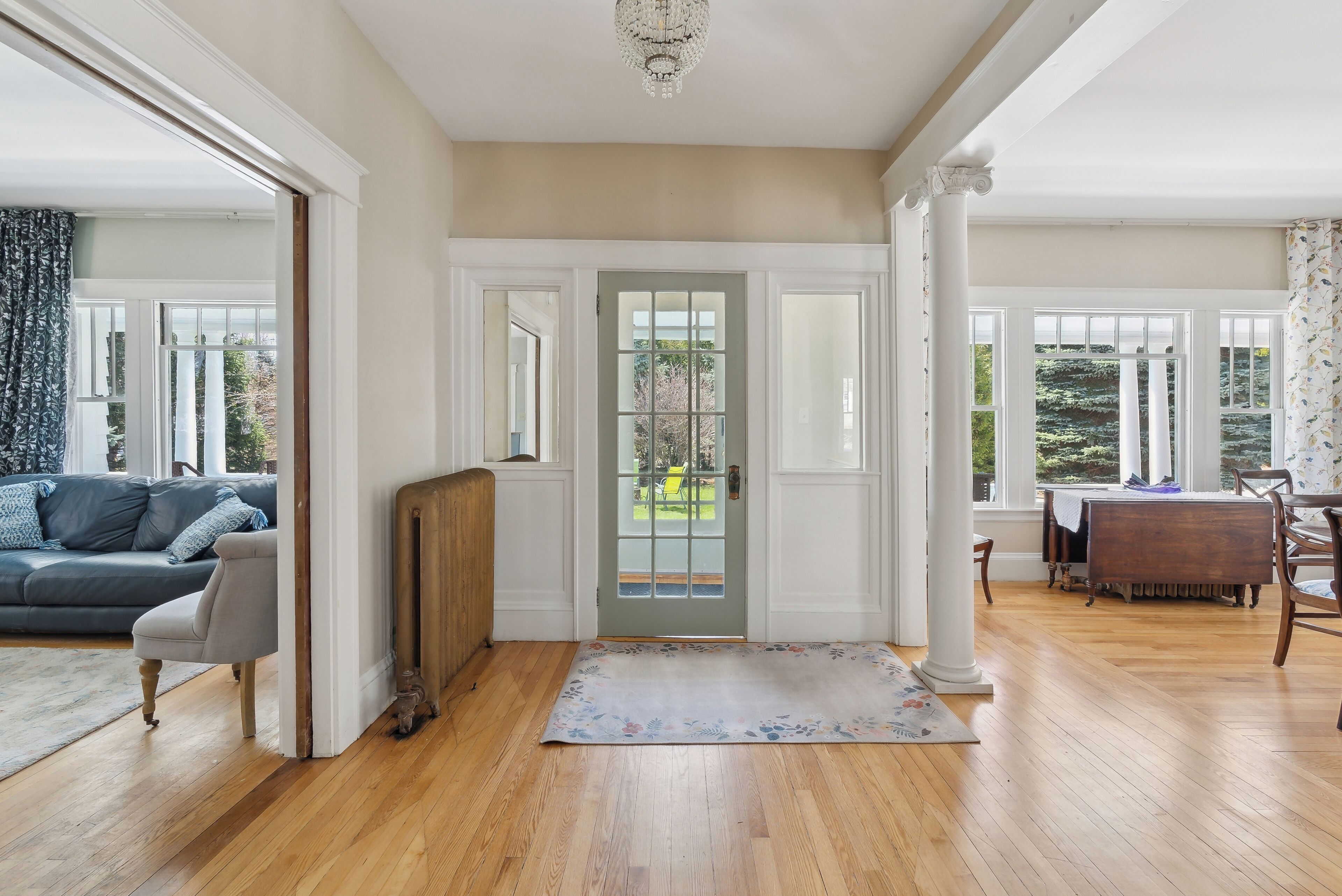 Televisión y chimenea 