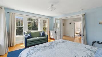 6 habitaciones, tabla de planchar con plancha y cuna de viaje