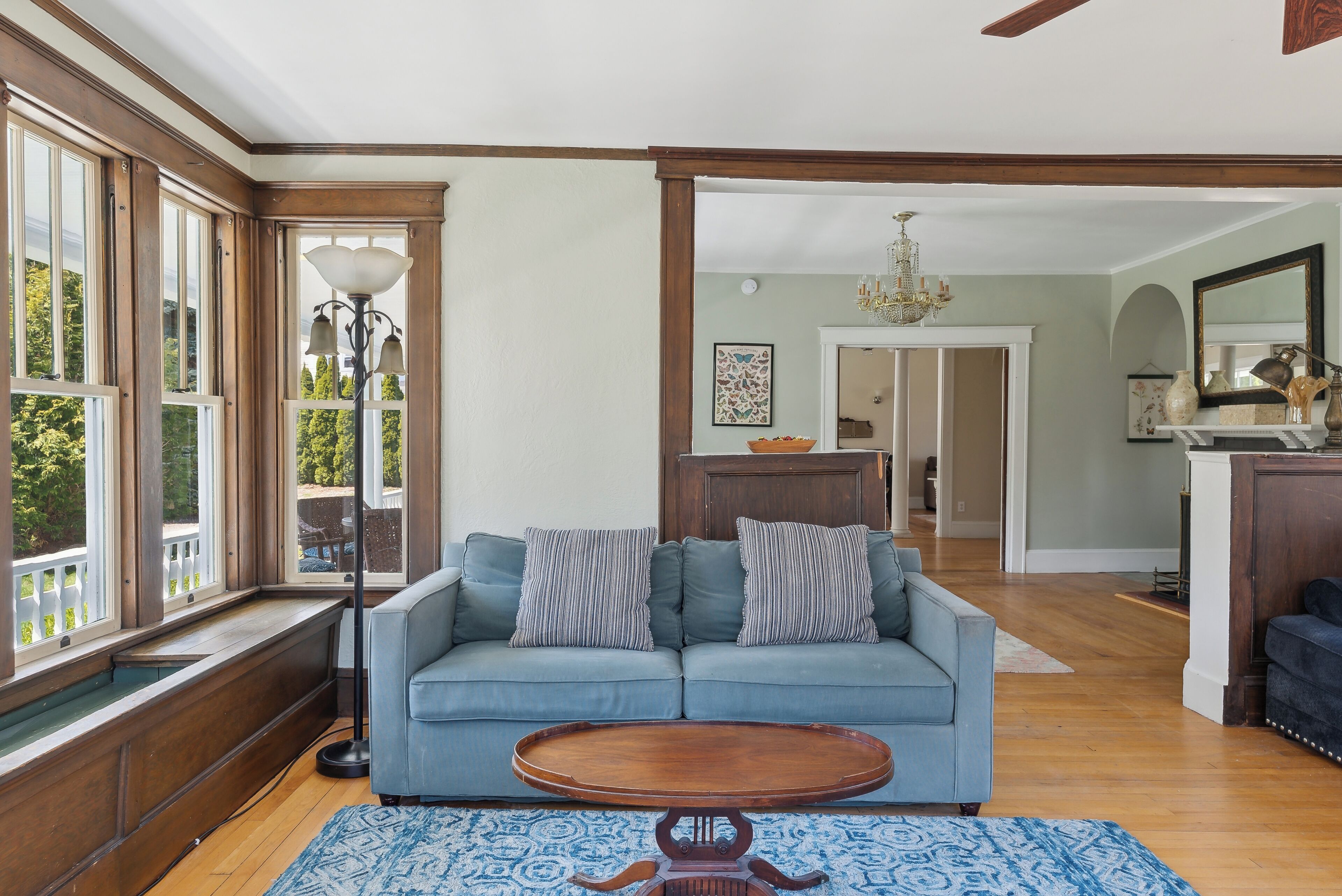 Televisie en een open haard