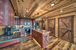 Fridge, microwave, stovetop, dishwasher - Galena Cabin w/ Wraparound Porch & Game Room! (Galena)