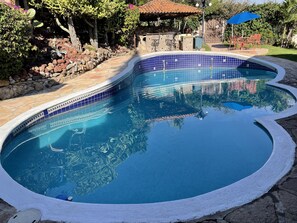 Piscine extérieure, piscine chauffée