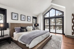 6 bedrooms, desk, iron/ironing board, free WiFi - Larkspur Lodge - walk to ski lift and BC Village (Beaver Creek)