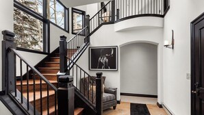 A staircase with black railings leading to an upper floor, a black rug on the floor, and a framed picture on the wall. - Larkspur Lodge - walk to ski lift and BC Village (Beaver Creek)