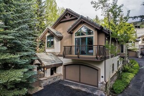 Exterior - Larkspur Lodge - walk to ski lift and BC Village (Beaver Creek)