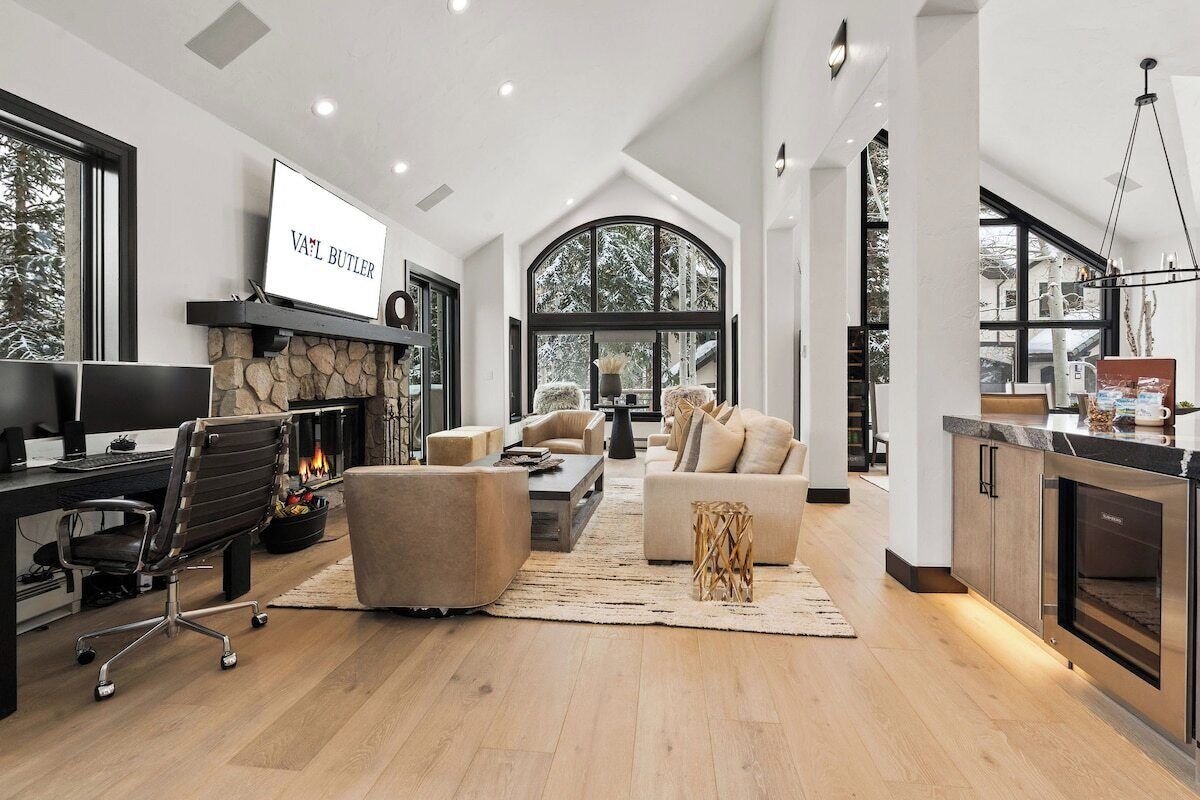 Smart TV y chimenea 