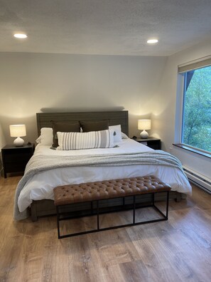 3 bedrooms, desk, free WiFi, bed sheets