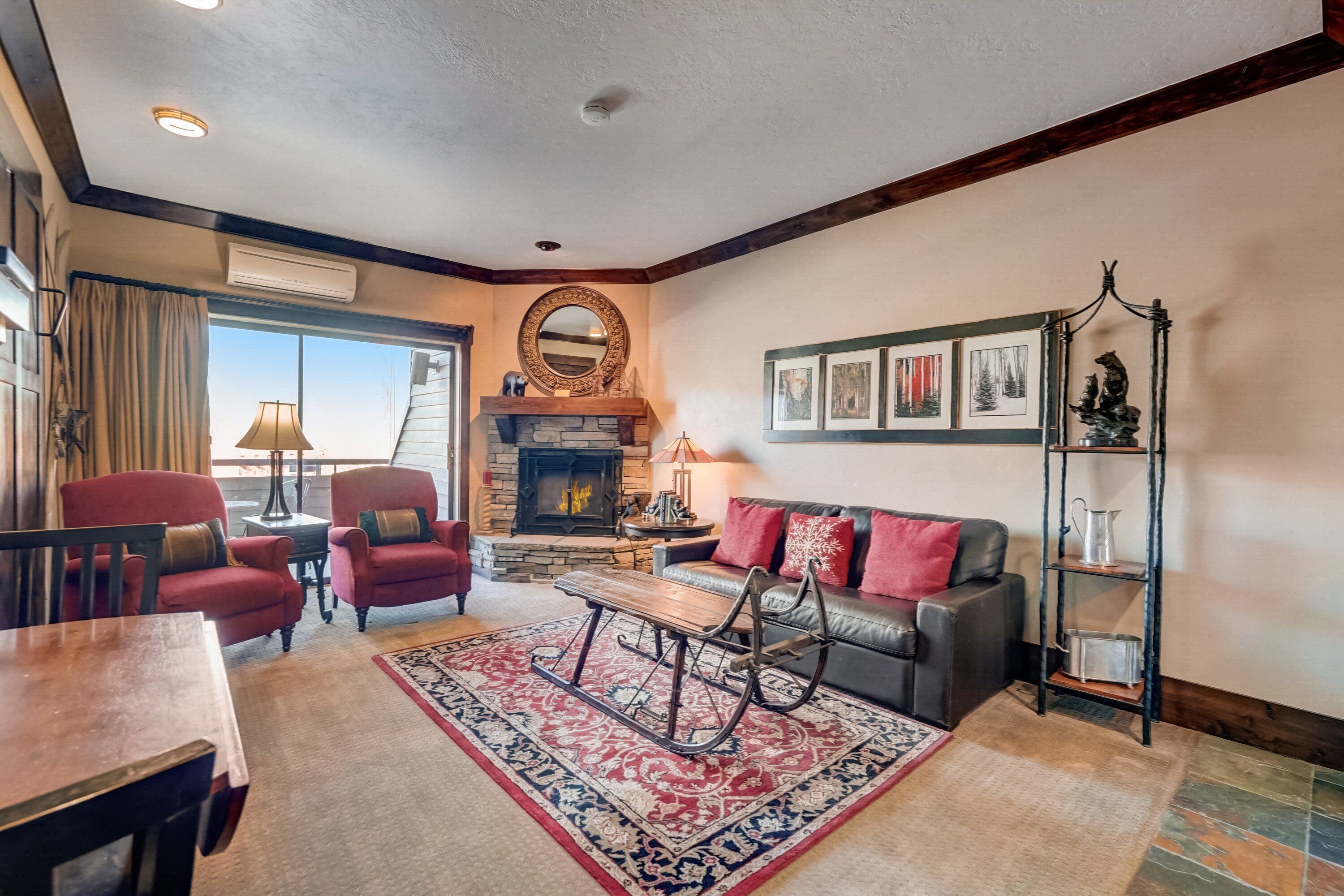 Smart-TV, Kamin, DVD-Player