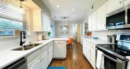★★★★★ 5 STAR Home - Guest Favorite!!<br><br>Chic Mid-Century Modern retreat just minutes from Dallas’ top attractions. Spacious 2,500 sq. ft. layout with 4 private bedrooms, 2 living rooms, and 2 dining areas.