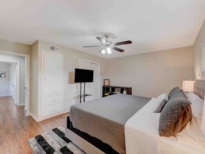 4 Schlafzimmer, Bügeleisen/Bügelbrett, Reisekinderbett, WLAN
